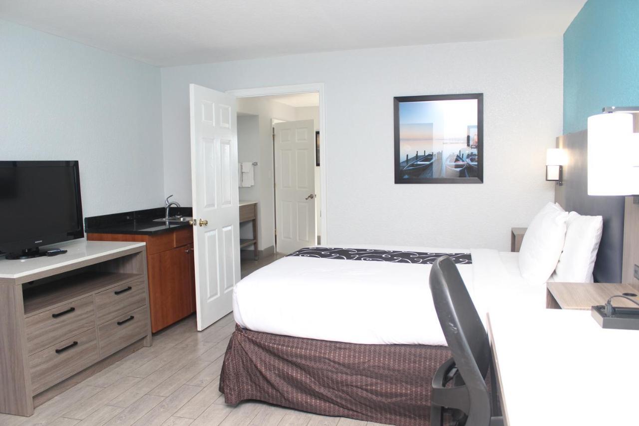 Split Room Two Queen Beds City View Non-Smoking,1076821030:JPEG
