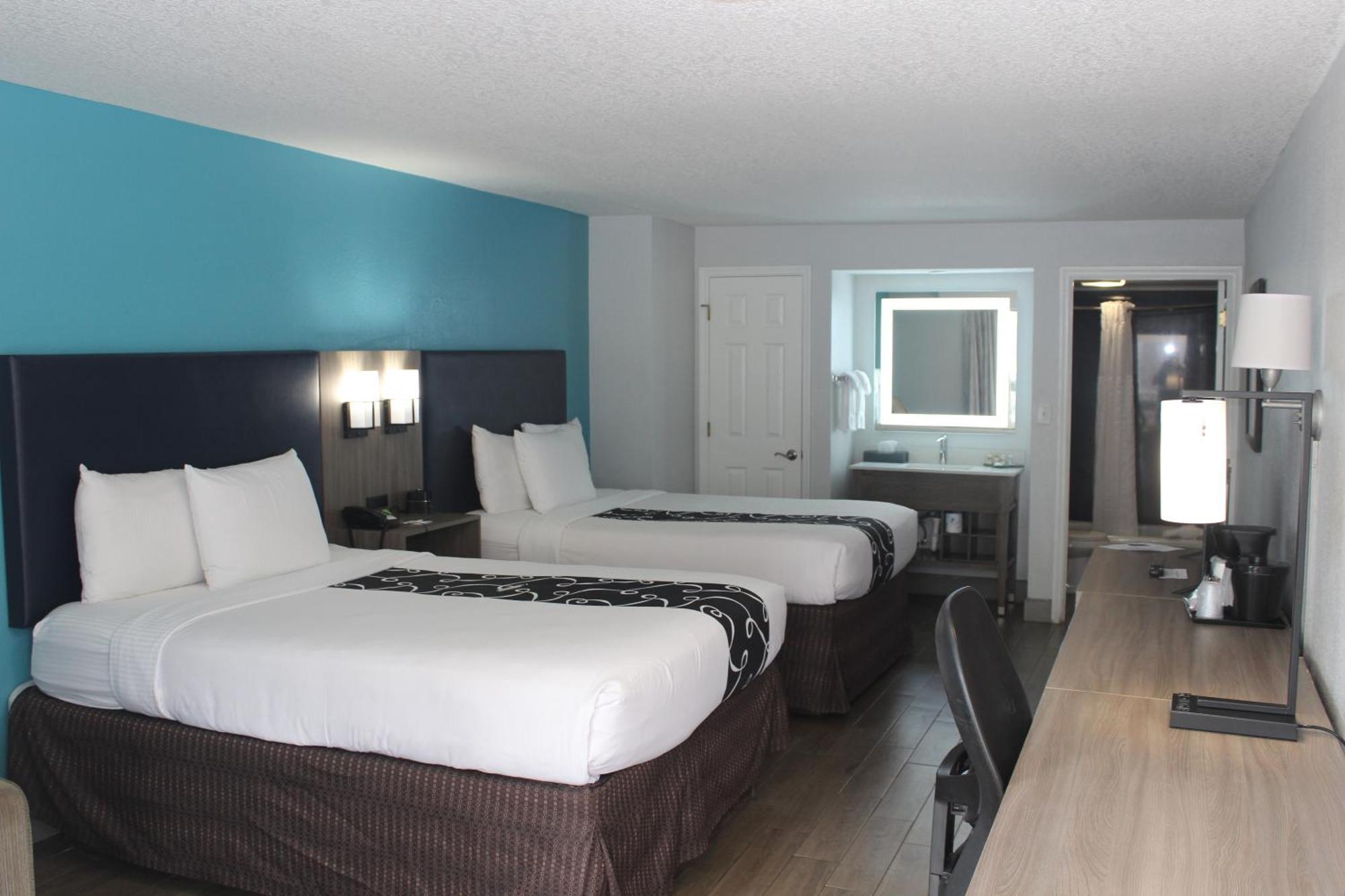 Oceanfront Queen Suite Sofa Non-Smoking,1083394372:JPEG