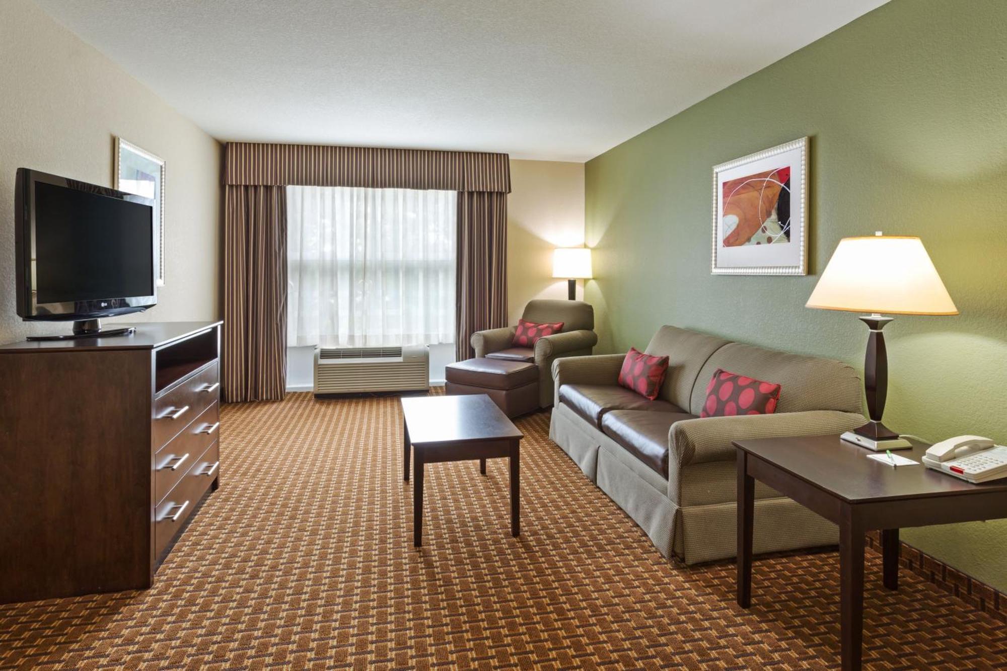 One-Bedroom Suite Jetted Tub,184551936:JPEG